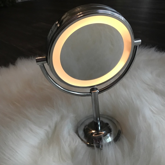 3/$50 💜HOST PICK💜 Conair Lighted Vanity Mirror - Picture 4 of 10